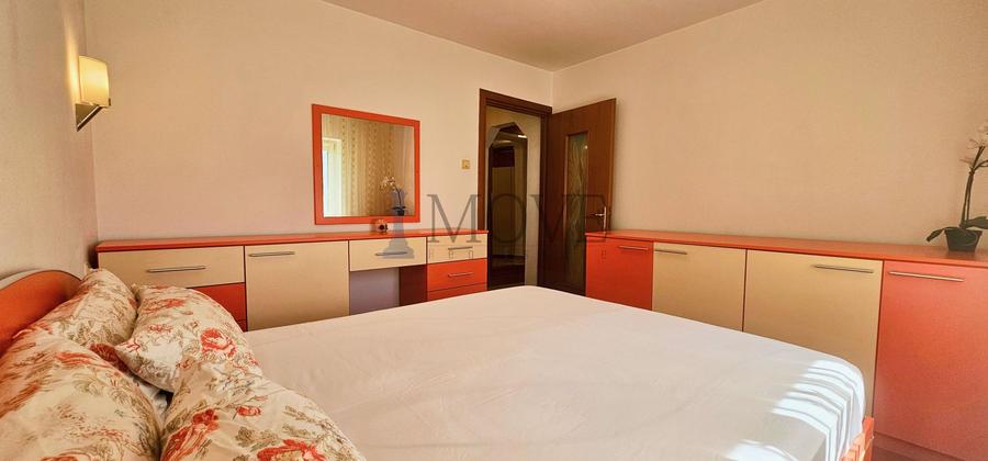 Apartament etaj intermediar, luminos, centrală proprie, fereastră la baie