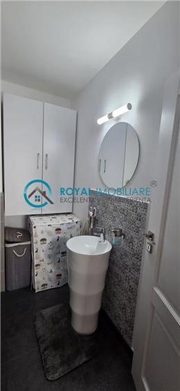 Royal Imobiliare - Vanzare apartament 3 camere zona Albert