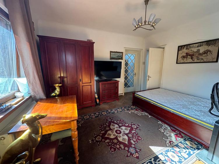 Vanzare apartament patru camere vila D+P+1+pod curte Cotroceni metrou Eroilor