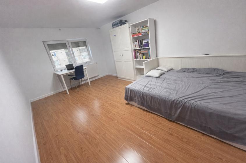 Apartament 3 camere, decomandat, zona Craiovita Noua