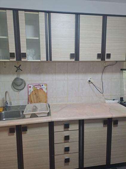 Tomis III-apartament cu 3 camere cf 1,cu centrala,  etaj 1
