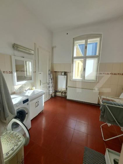 Apartament de vanzare, 6 camere, 182 mp, gradina comuna, Centrul Istoric Brasov