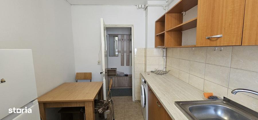 Inchiriez apartament 3 camere,situat pe B-dul Mihai Viteazu, et.3