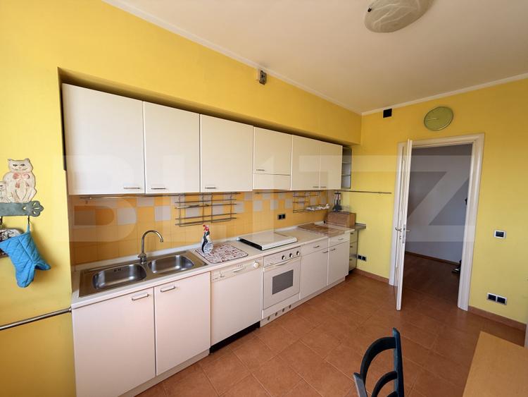 Cladire birouri , hala de productie, spatii depozitare, parcare si teren 14474mp
