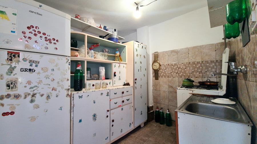 DOUA CASE DE VANZARE - ZONA RACADAU - SINGUR IN CURTE