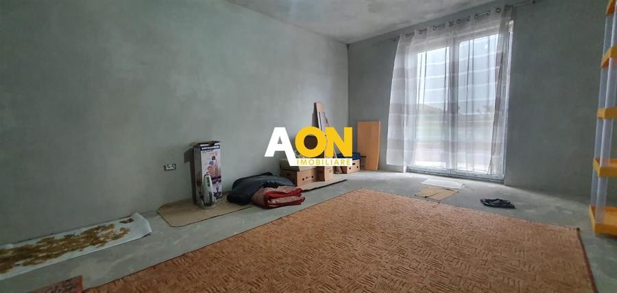 Casa 10 camere, 1000 mp teren, la asfalt, Barabant
