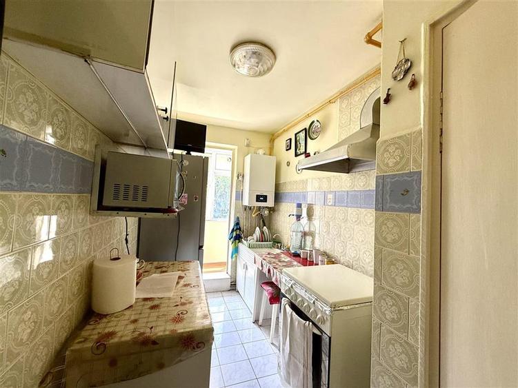 Apartament de vanzare 3 camere etaj 3/ 4, Astra, Brasov
