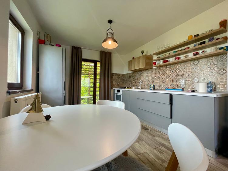 Vila cu 5 camere si 2 bai de vanzare in Horpaz