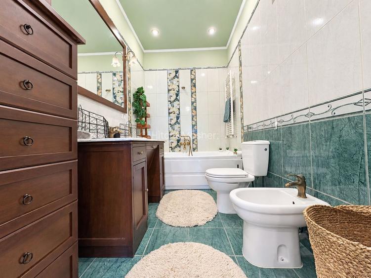 Apartament în Piața Libertății | Clădire istorică, balcon cu vedere spre piață - 14
