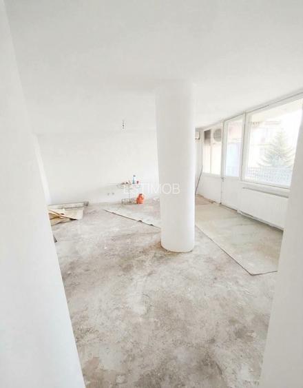 Vand 3 camere si 2 bai zona Centru Civic