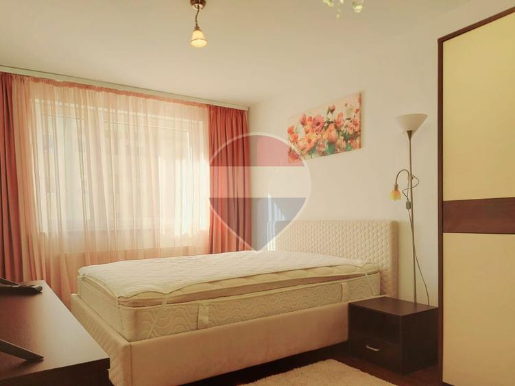 Apartament cu 3 camere de închiriat în zona Tractorul