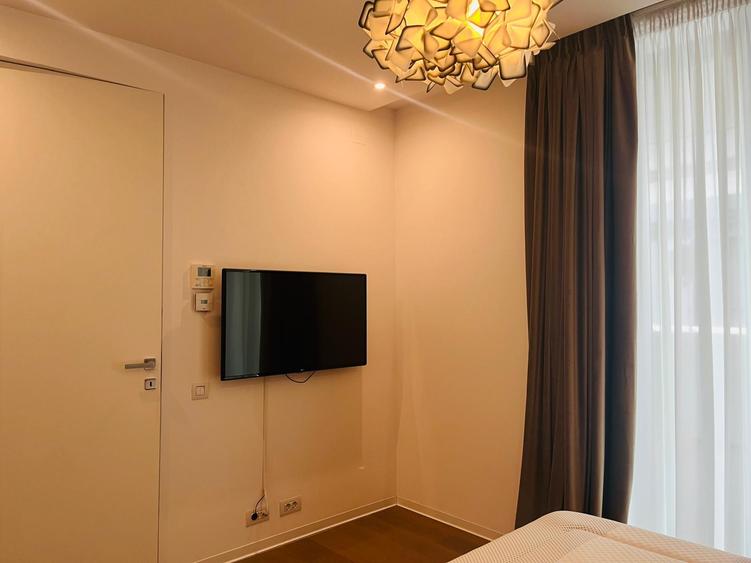 3 Camere - One Charles de Gaulle