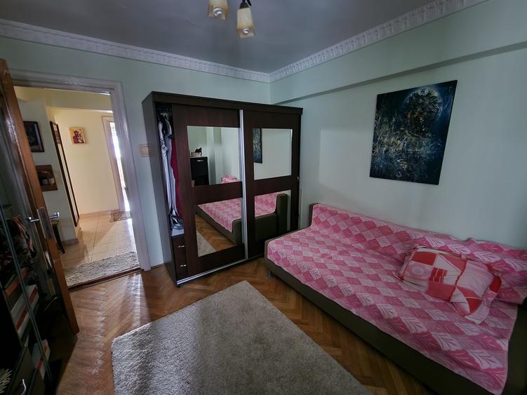 Apartament 3 camere Strada Cuza Voda - etaj 3 - 77 mp