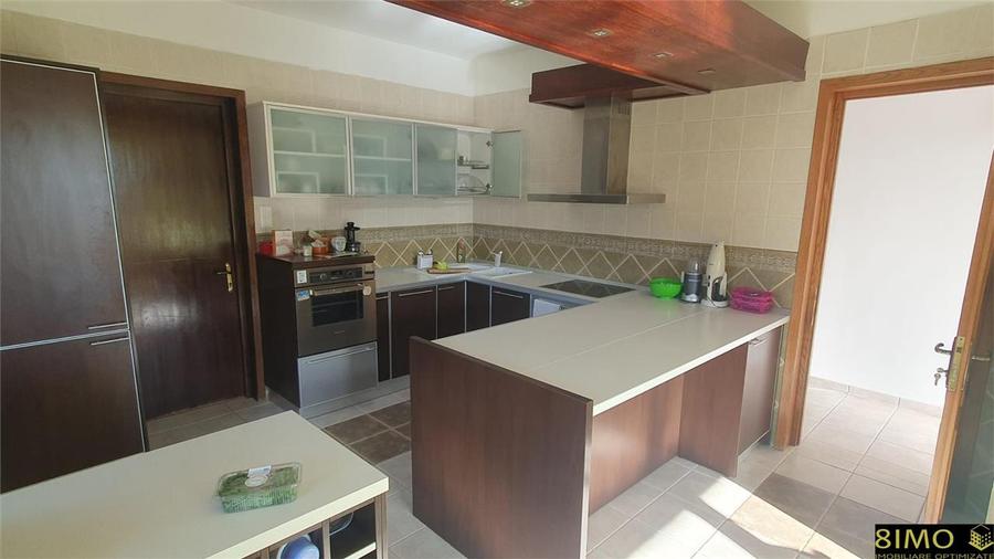 Vila deosebita de inchiriat, 200 mp, in Moara Nica, central