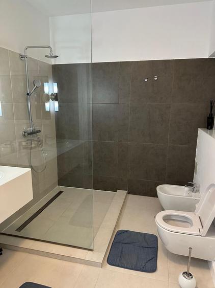 Apartament de inchiriat 5 camere - zona BANEASA.