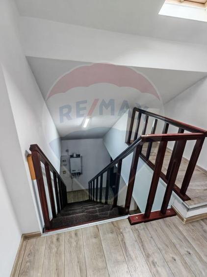 Casă / Vilă cu 4 camere de vânzare în Brasov, zona Blumana