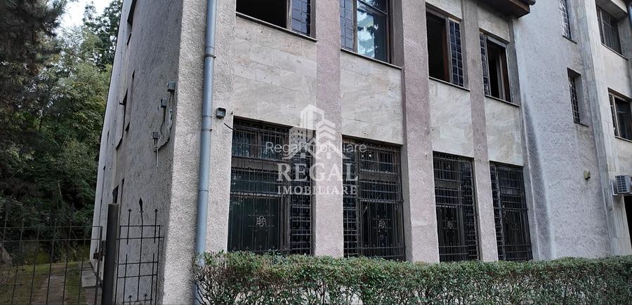 Clădire fost sediu BCR, 2.335 mp, P+2E | 0% comision - 5
