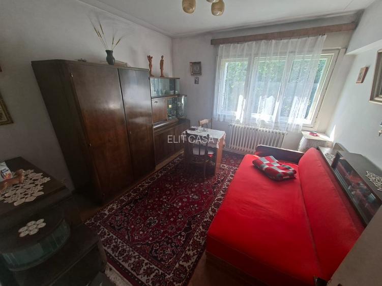 Apartament cu 4 camere, etajul 2/4, zona Podu Ros - 8