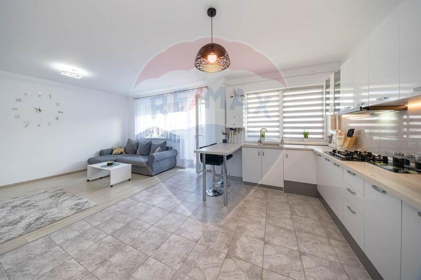 Apartament cu 2 camere de vânzare cu loc de parcare, Subcetate