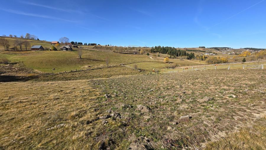 Teren extravilan, 4130mp, cu parau, la 500m de Primaria Marisel