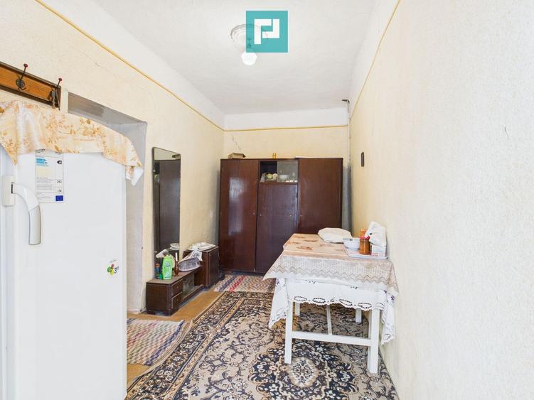 Proprietate cu 3 case din văiugă și teren în Nadab