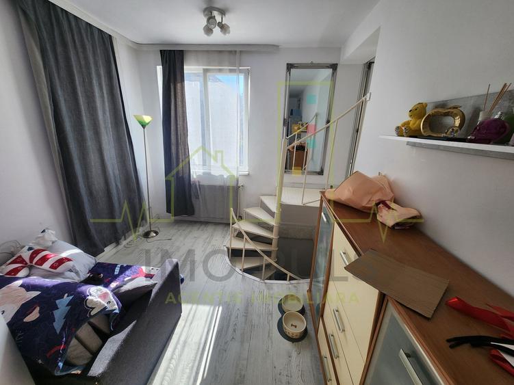 3 Camere. 2 Bai. Apartament pe 2 nivele. Pretabil investitie.