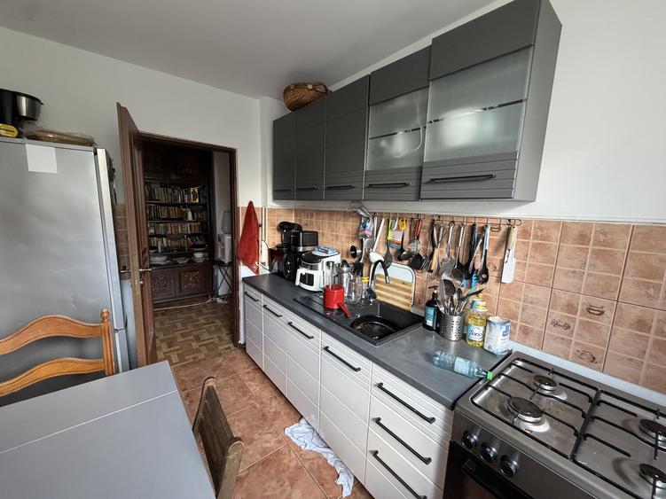 Apartament de 3 Obor , Aleea Avrig 6. Două băi. Bloc anvelopat