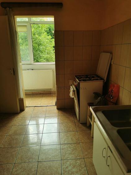 Apartament decomandat, 2 camere, zona Vasile Aron