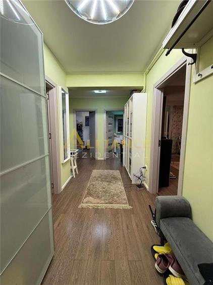 Decomandat 3 camere Trapezului