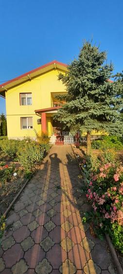 Vilă deosebită în Aroneanu – la doar 5 km de Tg. Cucu | 319.000 €