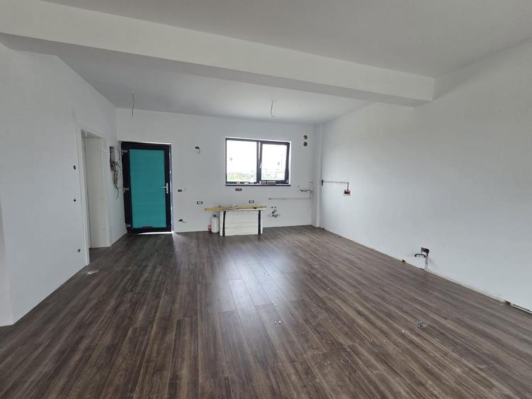Complex rezidential nou. 4 Camere. 2 Bai. Curte.