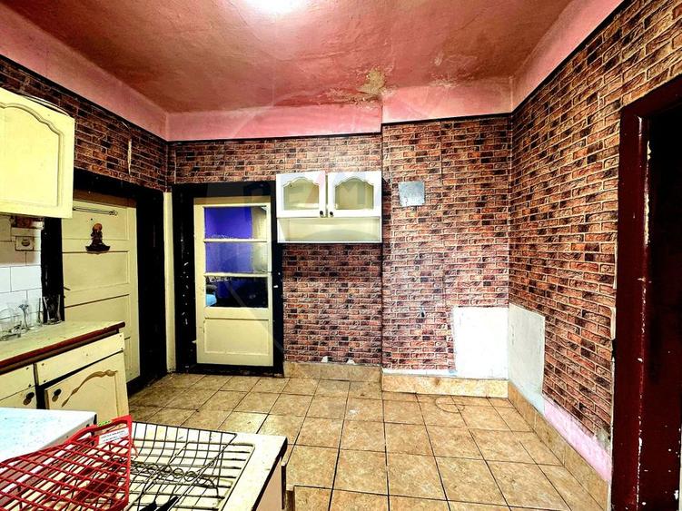 Casă cu teren generos de 750mp intr-o zona excelenta din Chisineu Cris