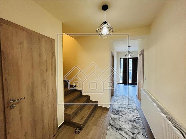 Casa la prima inchiriere, moderna - teren 350 mp - Calea Cisnadiei