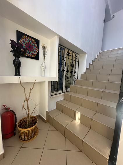 Spatiu comercial la casa - Tomis II - 2.000 euro/luna (pret fix)