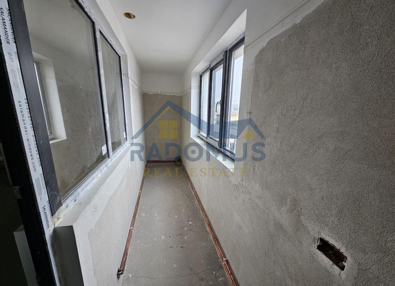 Vila Tătărani - 280 mp utili - 500 mp Teren - 8 Camere + 4 Băi