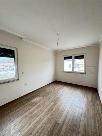 BRAYTIM - 2 CAMERE - ETAJUL 1 - RULOURI ELECTRICE - PARCARE INCLUSA - FINISAJE D
