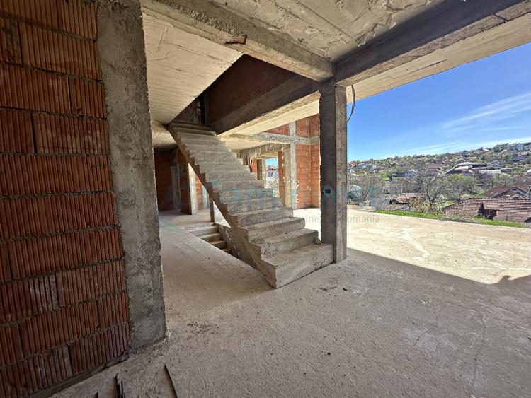 Cladire cu functiuni mixte, pe 3 nivele de vanzare, Oradea, Bihor