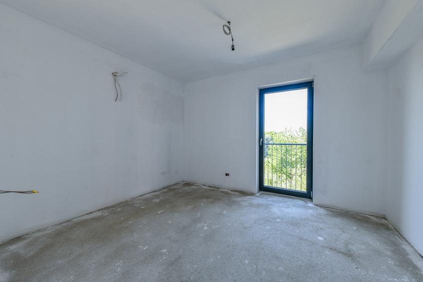 Apartament cu 3 camere, cu balcon tip logie