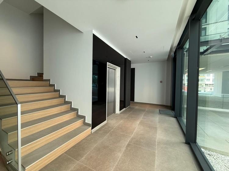 4 camere lux, One Mamaia terasă de 100 mp și vedere frontală