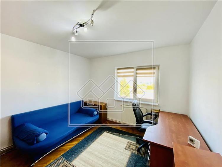 Ap. cu 4 camere si 2 balcoane, situat in zona Strand
