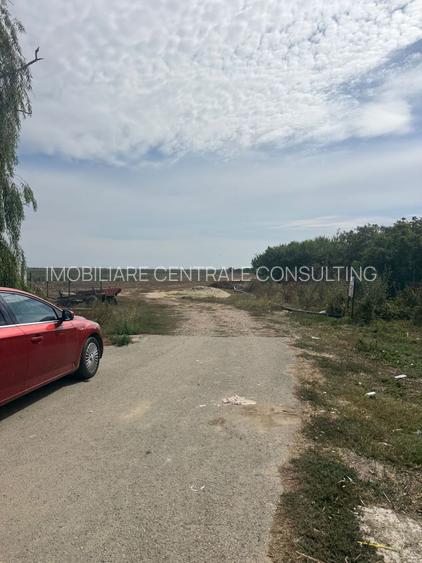 Teren intravilan construibil utilități la poarta