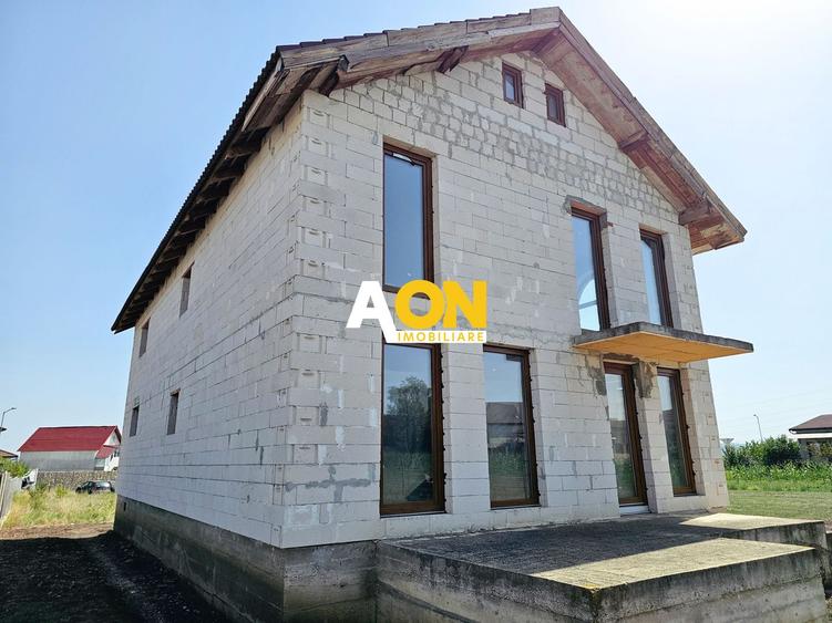 Casa la rosu, 4 camere, 301 mp teren, P+1, zona Alba-Micesti