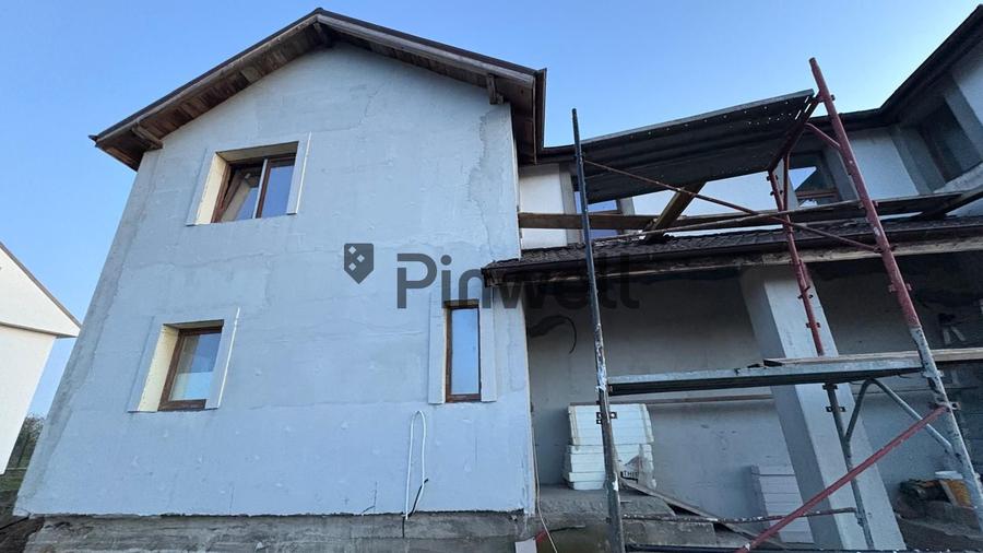 Casa duplex cu 2 locuri de parcare