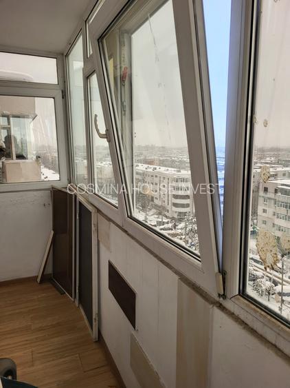 Malu Rosu ,se vine apartament cu trei camere ,pret  83000 euro - 6