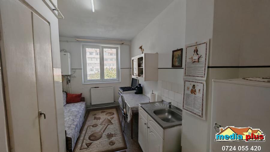 Apartament 3 camere semidecomandat, Micro 19 – str. Brăilei,