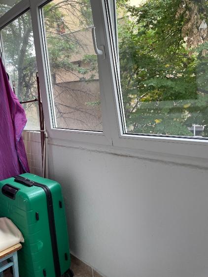 Proprietar, vand apartament cu 2 camere si balcon inchis. Pret usor negociabil