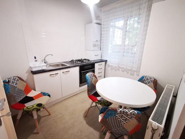 De inchiriat apartament 3 camere – zona Centrala
