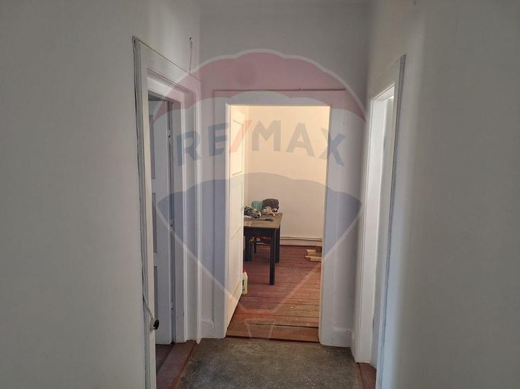 Apartament cu 2 camere în zona Central Simeria, Hunedoara