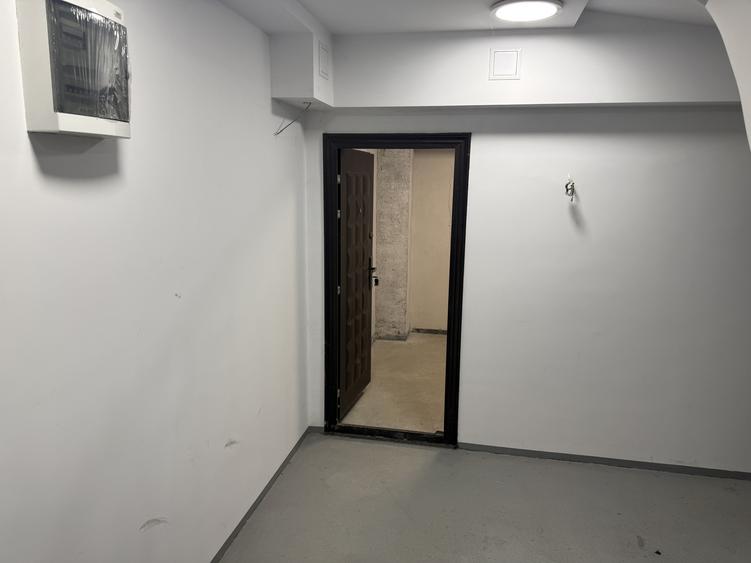 Inchiriere spatiu birou la demisol