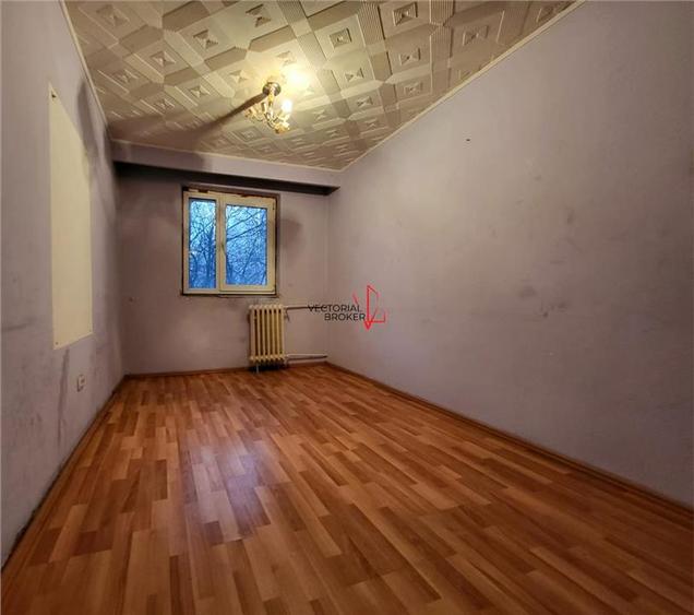 APARTAMENT 4 CAMERE DECOMANDAT / METROU 5 MIN
